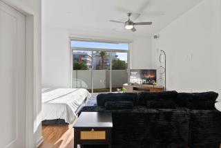 Mid-Wilshire Studio Free Parking, Pool, Gym - 1