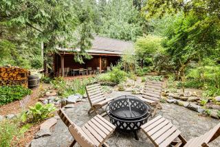 Lake Margaret Access Boho Log Cabin with Backyard - 9