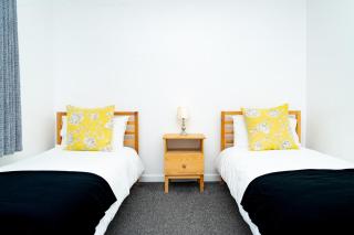 Airport Home, Free Parking, Sleeps 6, Near City - 4