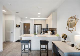 Pool with Free Covered Parking and Washer & Dryer in Unit - 4