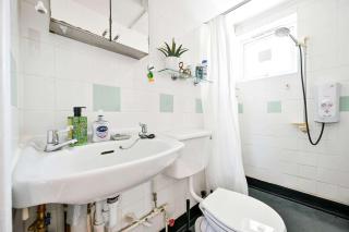 Riverside 1 Bed Flat with Parking at Kingston - 7