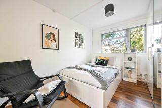 Riverside 1 Bed Flat with Parking at Kingston - 4