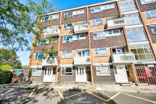Riverside 1 Bed Flat with Parking at Kingston - 6