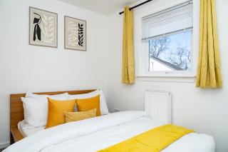 Elegant 3BR Home, City Centre, Free Parking - 6