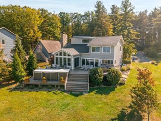 Reel Chill- 4 bedroom home with Dock, Swimspa, Hot tub! - 7