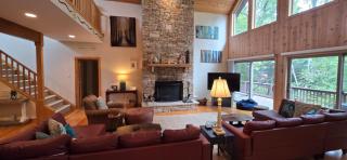 Four Seasons 4 bdrm Hot Tub & Pool Table by Ski Lift - 4