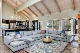 Private 3 acres, Riverfront, HotTub, PoolTable, DiscGolf - 0