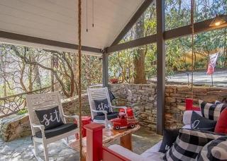 Stay Foxy Cottage, Mirror Lake Highlands, NC - 9