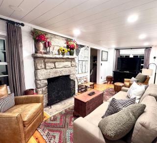 Stay Foxy Cottage, Mirror Lake Highlands, NC - 6