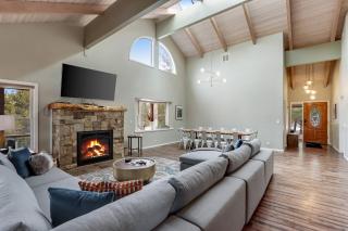 Deschutes Riverfront Retreat - Sleeps 30, Riverfront, HotTub, PoolTable, DiscGolf - 6