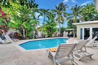Tropical Palm Oasis Heated Pool near Beach - 9