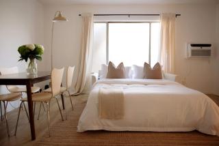 2 Bed 1 Bath Apt in Hollywood with Parking - 2