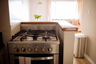 2 Bed 1 Bath Apt in Hollywood with Parking - 1