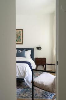 Studio in Beachwood Canyon - 9