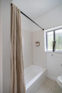 Studio in Beachwood Canyon - 6
