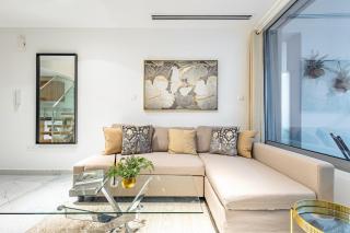 Private Rooftop Jacuzzi - Duplex - Masdar City - 2