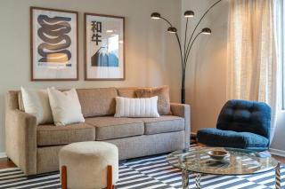 Mid-Century Modern Elegance in Hollywood with Parking - 4