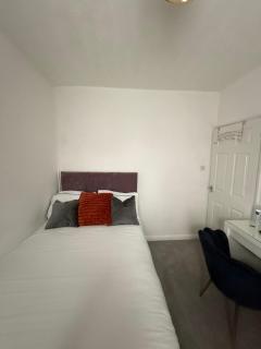 Cosy Room Near Train & Hospital - 3