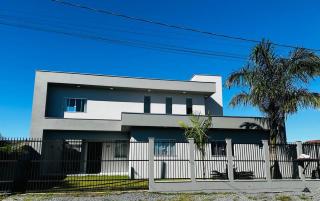 Casa de Praia Nova - com 2 suítes mais 2 quartos mais 2 banheiros sociais Piscina com Aquecimento Solar, churrasqueira e forno a lenha para 8 pessoas ou 4 Casais em São Francisco do Sul - 7