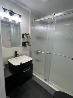 Luxury 2-bedroom and 1-bathroom - 2