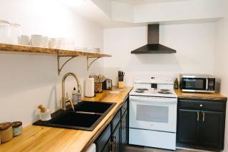 "Morning View 1" Cozy Modern Stay - College/Hiking - 5