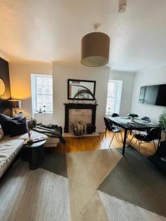 Diagon Alley two bed apartment Victoria street grassmarket - 6