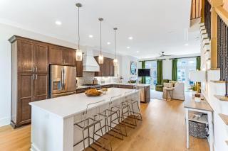 East River Manor by Lucky Savannah - 0