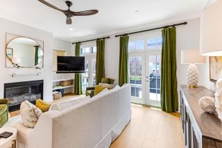 East River Manor by Lucky Savannah - 6