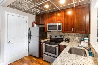 Suites at Bay 2B - Samuel Courtney Suite by Lucky Savannah - 2