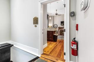 Suites at Bay 3A - William Sewell Jr. Suite by Lucky Savannah - 9