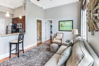 Suites at Bay 3B - Alvin N. Miller Suite by Lucky Savannah - 4