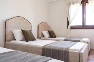 Emma Apartments Central 2BR, 2 Bath & Balcony - 7