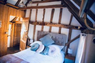 Ye Olde Cottage - 8