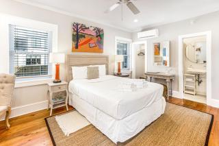 Red Door Hideaway by Lucky Savannah - 8