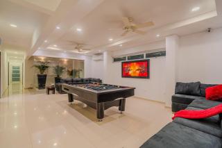 Encanto Mansion - 6BR Luxury Villa Near Walled City - 6