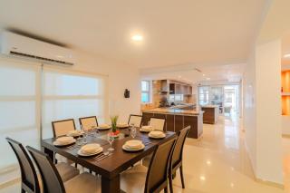Encanto Mansion - 6BR Luxury Villa Near Walled City - 3
