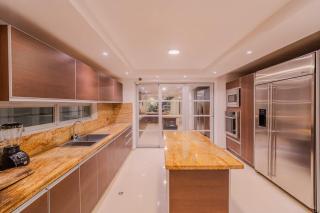 Encanto Mansion - 6BR Luxury Villa Near Walled City - 1
