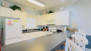 Top-Floor 2BR Condo with Elevator Golf & Beach - 9