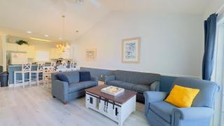 Top-Floor 2BR Condo with Elevator Golf & Beach - 8