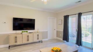 Spacious 2BR Condo First Floor Retreat - 8