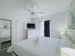 Cozy 1BR Condo 5 Min to Beach First-Floor - 4