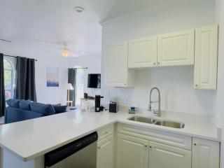 Cozy 1BR Condo 5 Min to Beach First-Floor - 3