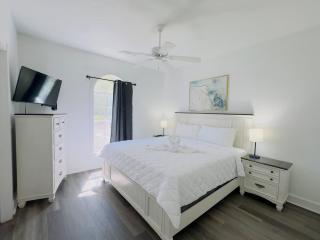 Cozy 1BR Condo 5 Min to Beach First-Floor - 2