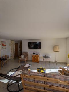 Apartment Above the Rooftops - Mountain Panorama - 5