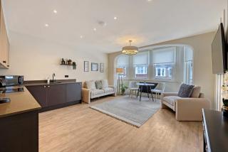 Cliff Apartments in Westcliff-on-Sea - 9