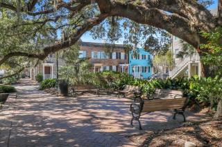 Crawford Square Garden Apartment by Lucky Savannah - 6