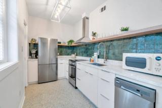 Hartridge House Garden Apartment by Lucky Savannah - 4