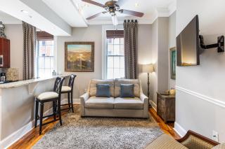 Suites at Bay 2A - William H. Keckley Suite by Lucky Savannah - 8