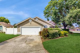 Spacious and quiet home with private patio & enclosed yard - 8