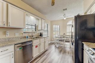 Spacious and quiet home with private patio & enclosed yard - 1